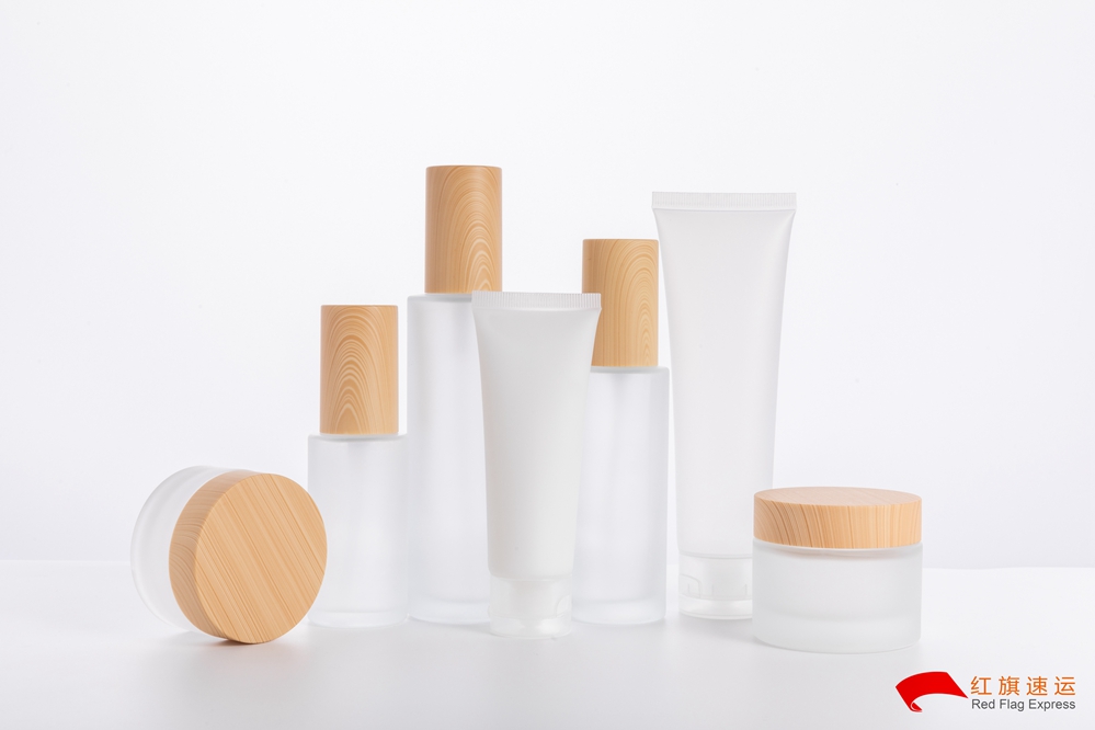 16396376809248.jpg 攝圖網_501396592_護膚品分裝化妝品套裝白底(企業(yè)商用)_副本.jpg